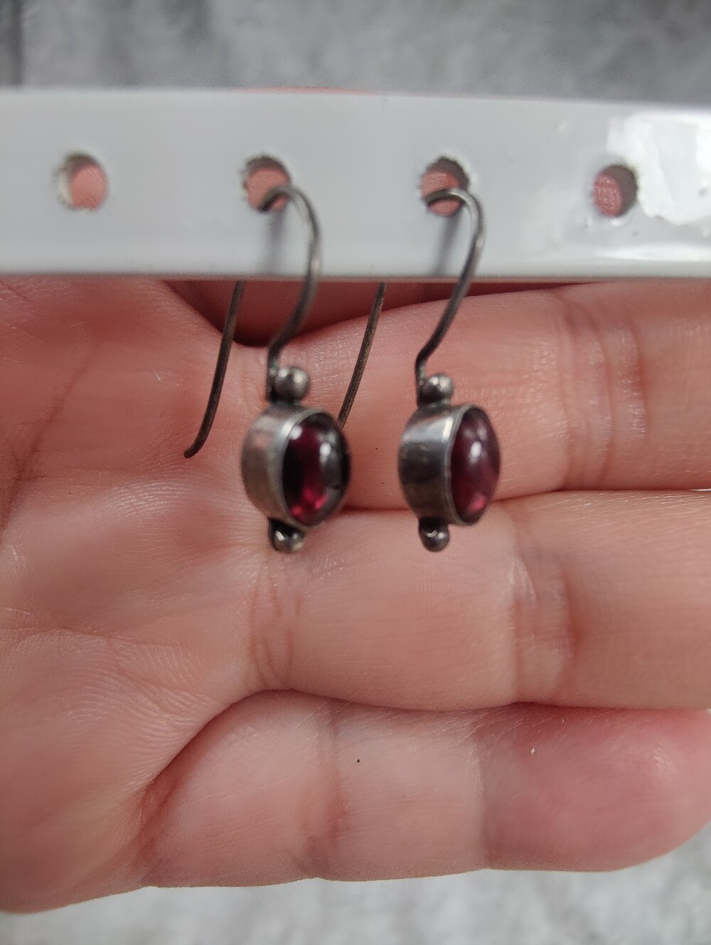 Vintage 925 Sterling Silver Deep Red Garnet Color Stone Dangle Earrings - Picture 8 of 13